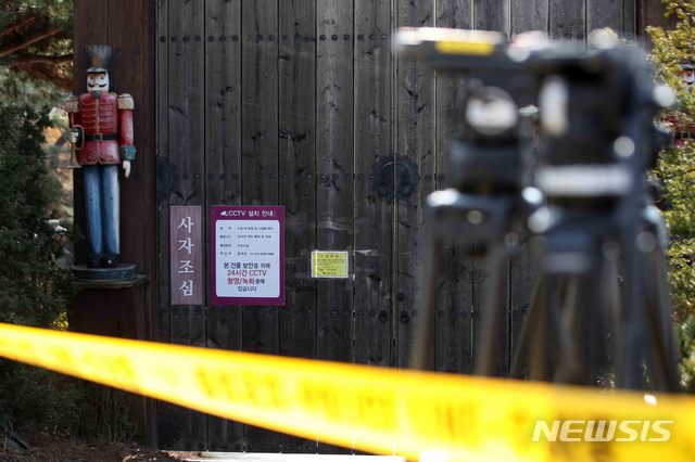 [가평=뉴시스]김선웅 기자 = 이만희 신천지예수교회 총회장의 코로나19 사태 관련 기자회견을 앞둔 2일 오후 경기 가평시 청평면 신천지 평화연수원에 적막이 흐르고 있다. 2020.03.02. mangusta@newsis.com