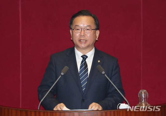 [서울=뉴시스] 고승민 기자 = 김부겸 더불어민주당 의원이 2일 서울 여의도 국회에서 열린 제376회국회(임시회) 제5차 본회의 '정치, 외교, 통일, 안보에 관한 질문'에서 질의 전 발언하고 있다. 2020.03.02. kkssmm99@newsis.com