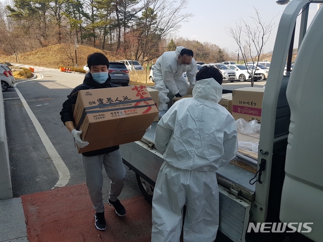  [영주=뉴시스] 김진호 기자 = 코로나19 전담병원으로 지정된 영주적십자병원에 각계각층의 물품이 전달되고 있다. (사진=영주적십자병원 제공) 2020.03.03 photo@newsis.com