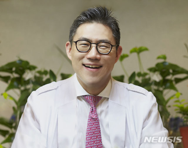 [서울=뉴시스] 라이프센터 차움 김종석 원장(사진=차움 제공)