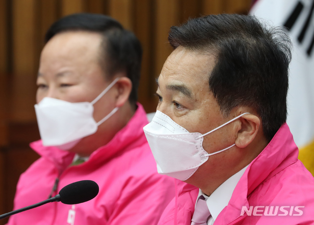 [서울=뉴시스] 고승민 기자 = 심재철 미래통합당 원내대표가 3일 서울 여의도 국회에서 열린 당 원내대책회의에서 발언하고 있다. 2020.03.03.kkssmm99@newsis.com