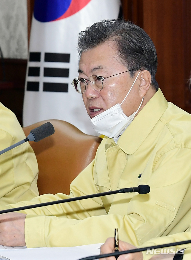[서울=뉴시스]박영태 기자 = 문재인 대통령이 3일 서울에서 열린 국무회의에 참석해 발언하고 있다. 2020.03.03. since1999@newsis.com