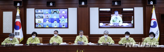 [서울=뉴시스]박영태 기자 = 문재인 대통령이 3일 서울에서 열린 국무회의에 참석해 발언을 하고 있다. 2020.03.03. since1999@newsis.com