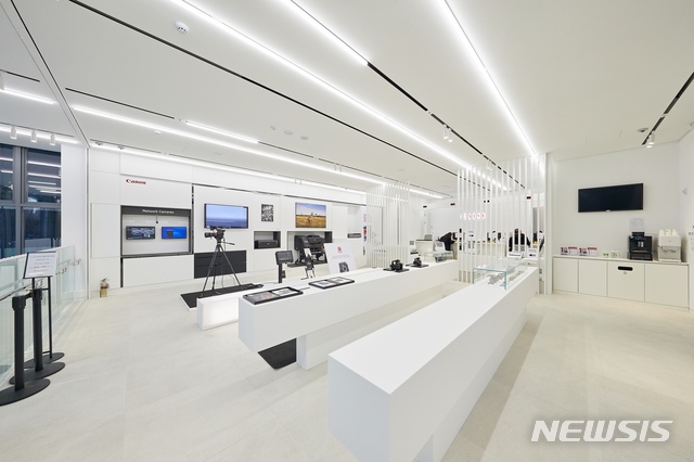 [서울=뉴시스] 캐논플렉스 2층 브랜드 존 및 CS 접수처. (사진: 캐논코리아컨슈머이미징 제공) 2020.03.05.