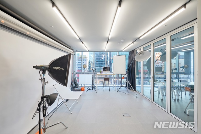 [서울=뉴시스] 캐논플렉스 4층 아카데미 스튜디오. (사진: 캐논코리아컨슈머이미징 제공) 2020.03.05.