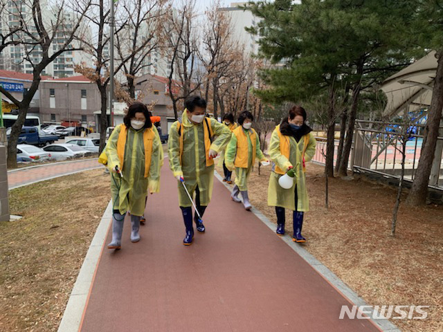 [군포=뉴시스] 박석희 기자 =코로나19 방역 활동 현장.(사진=군포시 제공) 