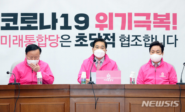 [서울=뉴시스] 고승민 기자 = 심재철 미래통합당 원내대표가 6일 서울 여의도 국회에서 열린 당 원내대책회의에서 발언하고 있다. 2020.03.06.kkssmm99@newsis.com