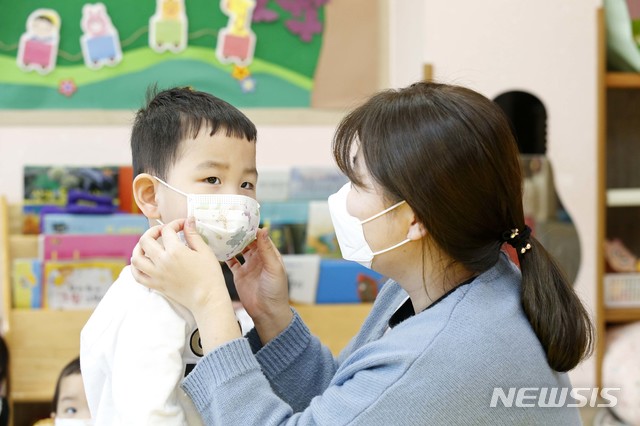 부모, 자녀가 동반하면 부모 요일에 맞춰서 10세이하 자녀 마스크 구매 (종합)