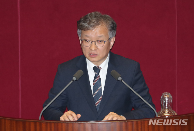 [서울=뉴시스] 고승민 기자 = 권칠승 더불어민주당 의원이 7일 서울 여의도 국회에서 열린 제376회국회(임시회) 제10차 본회의에서 공직선거법 일부개정법률안에 대한 반대토론을 하고 있다. 2020.03.07. kkssmm99@newsis.com