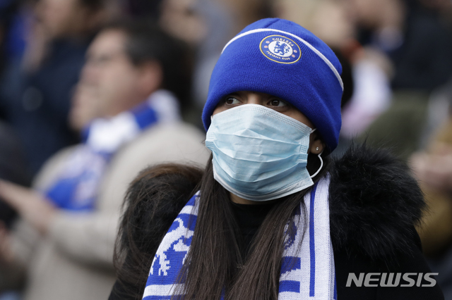 [런던=AP/뉴시스] 유럽축구가 신종 코로나바이러스 감염증(코로나19) 확산으로 전면 '중단'됐다. 2020.03.08