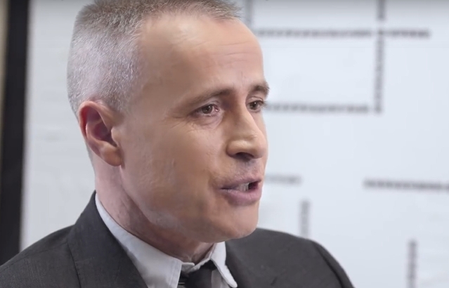 [서울=뉴시스] 패션 디자이너 톰브라운(Thom Browne) 사진 삼성전자 유튜브 캡쳐