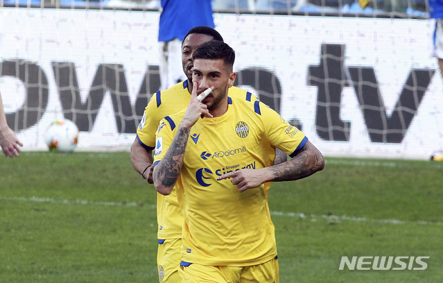 [제노아=AP/뉴시스] 엘라스 베로나의 마티아 자카니가 신종 코로나바이러스 감염증(코로나19) 양성 반응을 보이면서 세리에A에서만 13번째 코로나19 축구 선수 확진자가 발생했다.