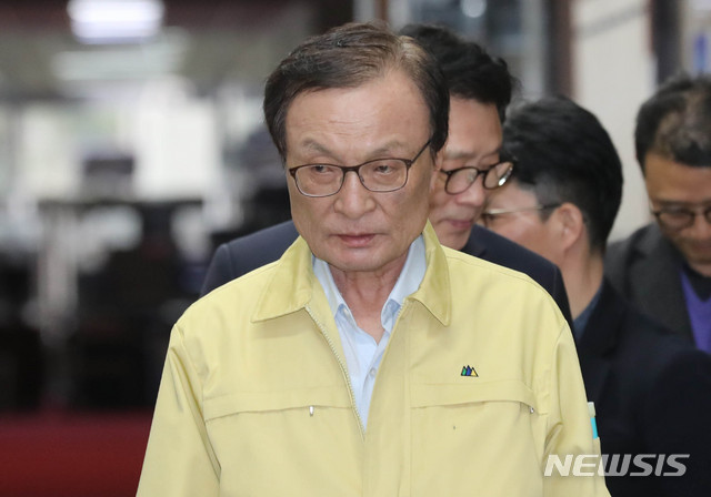 [서울=뉴시스] 장세영 기자 = 이해찬 더불어민주당 대표가 9일 서울 여의도 국회에서 열린 더불어민주당 비공개 최고위원회의에 참석하고 있다. 2020.03.09.&nbsp; photothink@newsis.com