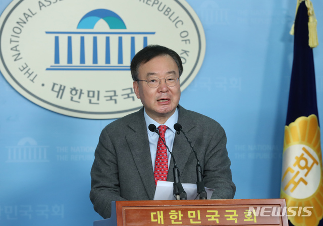 [서울=뉴시스] 한·미 정상 간 통화 내용을 유출한 혐의로 재판에 넘겨진 강효상(사진) 전 미래통합당(현 국민의힘) 의원이 대법원의 징역형의 집행유예 확정 판결 등에 불복해 헌법소원심판을 냈다. (사진=뉴시스DB). 2026.03.11. photo@newsis.com