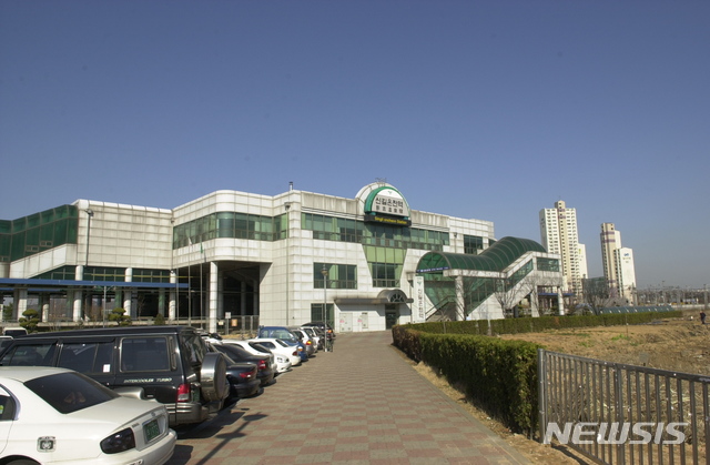 [안산=뉴시스]전철 4호선 안산 신길온천역(안산시 제공)