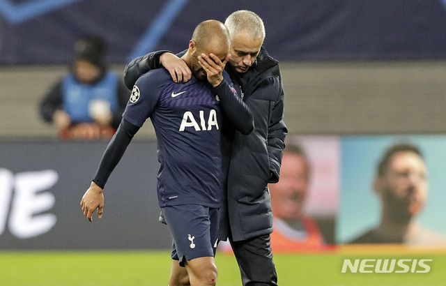 Tottenham's manager Jose Mourinho, right, comforts Tottenham's Lucas Moura after losing the Champions League round of 16, 2nd leg soccer match between RB Leipzig and Tottenham Hotspur in Leipzig, Germany, Tuesday, March 10, 2020. Leipzig defeated Tottenham with 3-0. (AP Photo/Michael Sohn)