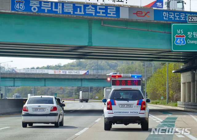 졸음운전 안전순찰을 하는 안전순찰차량 (사진=한국도로공사 제공)
