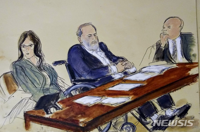 [뉴욕=AP/뉴시스] 11일(현지시간) 뉴욕 맨해튼에 위치한 뉴욕 1심 법원의 하비 와인스타인(67) 선고공판 그림. 법원은 이날 와인스타인에 23년형을 선고했다. 2020.3.12.