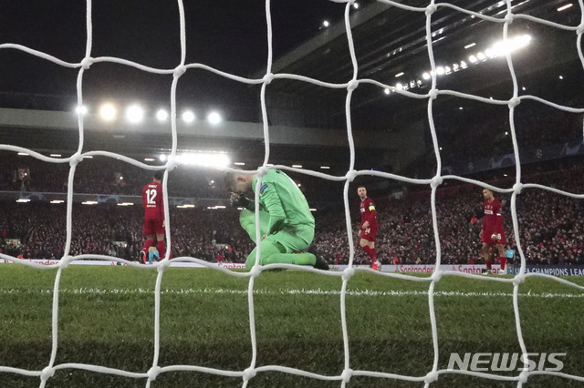 [리버풀=AP/뉴시스] 리버풀이 12일(한국시간) 안필드에서 열린 2019~2020 UEFA 챔피언스리그 16강 2차전에서 연장전에만 3골을 실점하며 탈락했다. 2020.03.11.