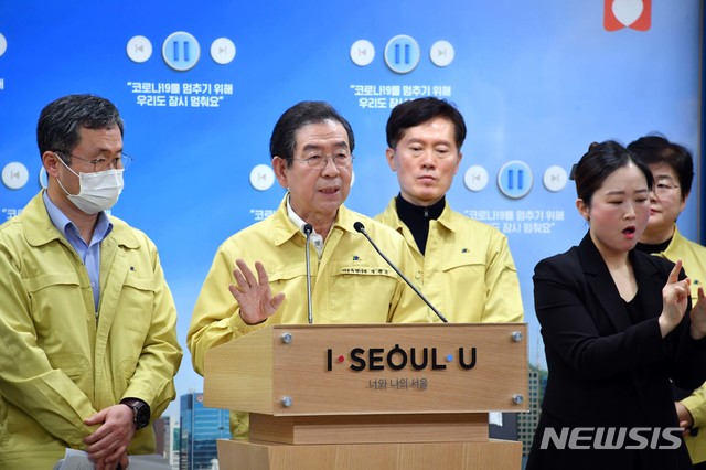 [서울=뉴시스]박원순 서울시장이 12일 서울 중구 서울시청에서 신종 코로나바이러스 감염증(코로나19) 관련 정례브리핑을 하고 있다. (사진=서울시 제공) 2020.03.12.  photo@newsis.com