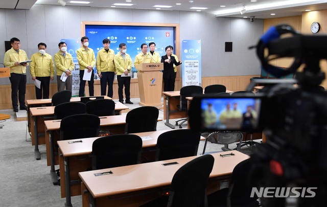 [서울=뉴시스]박원순 서울시장이 12일 서울 중구 서울시청에서 신종 코로나바이러스 감염증(코로나19) 관련 정례브리핑을 하고 있다. (사진=서울시 제공) 2020.03.12.photo@newsis.com