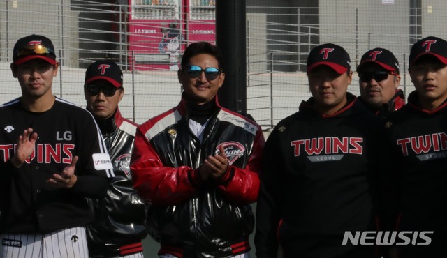 [서울=뉴시스] 이천 LG챔피언스파크에서 훈련 중인 LG 트윈스 선수단. (사진=LG 트윈스 제공)