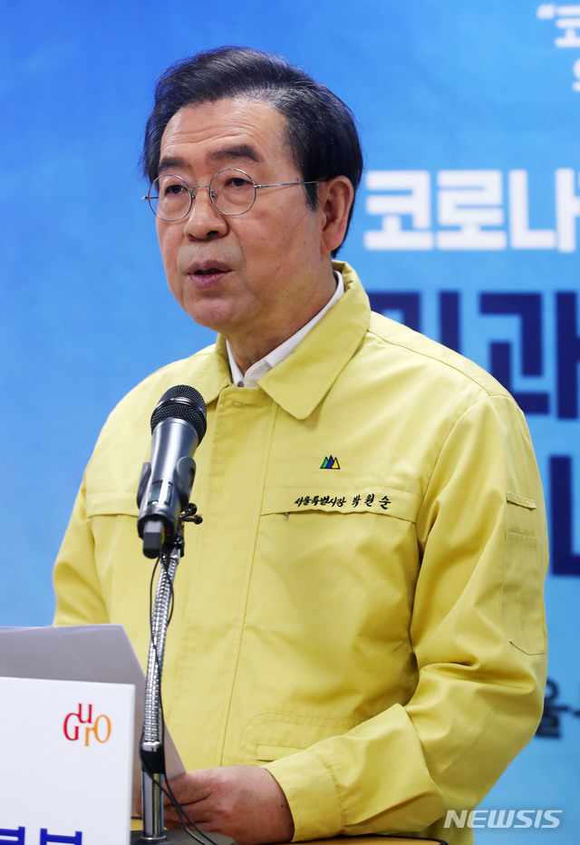 [서울=뉴시스]홍효식 기자 = 박원순 서울시장이 13일 오전 서울 구로구 보건소에서 콜센터 확진자 집단발생 대응방안 및 PC방, 노래방 등 밀집 다중이용시설 점검 계획 관련 기자 설명회를 하고 있다. 2020.03.13.   yesphoto@newsis.com