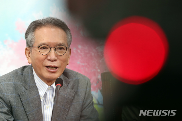 [서울=뉴시스] 고승민 기자 =김형오 전 국회의장. 2020.03.13.kkssmm99@newsis.com