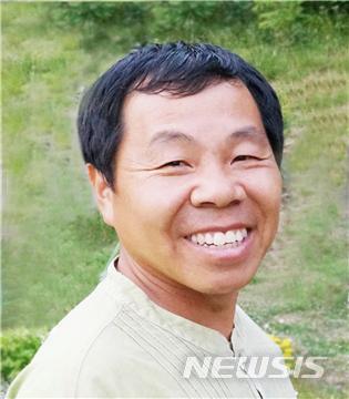 [산청=뉴시스] 박춘우 극단 큰들 무대미술감독. 