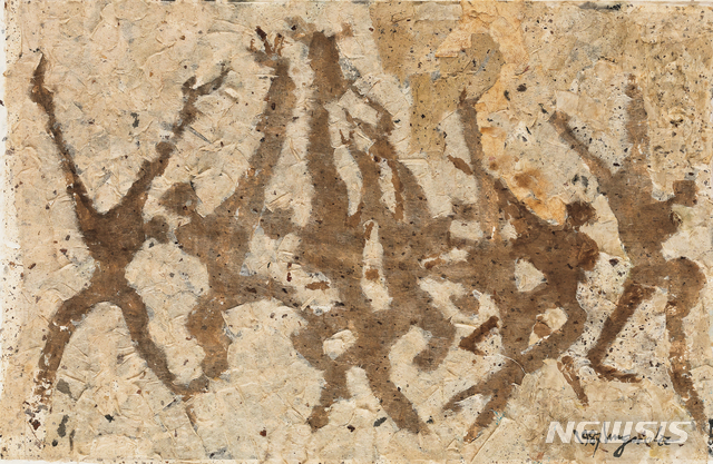 [서울=뉴시스] 이응노, '군상', color and Korean paper collage mounted on panel, 46×71cm, 1987. 경매 추정가 1천만~2천만원. 사진=서울옥션 제공.2020.3.17. photo@newsis.com