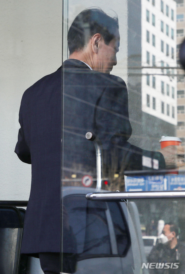 [서울=뉴시스] 김진아 기자 = 한선교 미래한국당 대표가 18일 서울 여의도 미래한국당 당사에서 열린 최고위원회의에 참석하고 있다. 2020.03.18.&nbsp; bluesoda@newsis.com