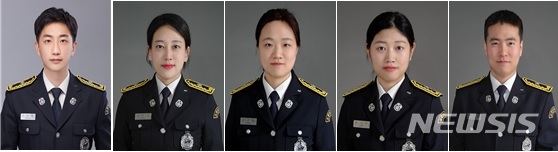 [세종=뉴시스] 제25기 소방간부후보생 수상자들. 최우수 성적을 거둬 대통령상을 받는 정호성(32·충주대) 소방위, 국무총리상을 받는 최이은(35·김천대) 소방위, 행정안전부장관상을 받는 윤수민(26·이화여대) 소방위, 소방청장상을 받는 김보희(25·한양대) 소방위, 중앙소방학교장상을 받는 안치운(32·고려대) 소방위(사진 왼쪽부터). (사진 = 소방청 제공). 2020.03.19. 