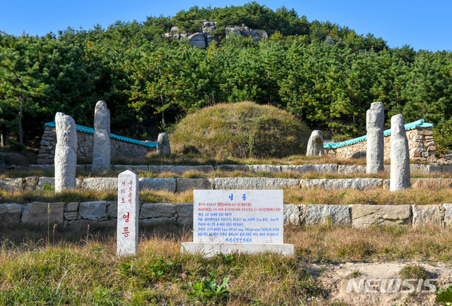 [서울=뉴시스] 2019년 촬영된 북한 개성직할시 선적리에 있는 고려 15대 숙종(肅宗)의 무덤인 영릉(英陵) 전경. (사진=평화경제연구소 제공) 2020.03.21. photo@newsis.com