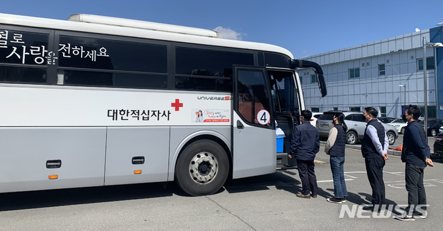 [광주소식]'코로나19 얼음장 속에서도 개나리는 핍니다' 등
