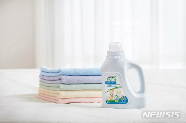 [서울=뉴시스]한국암웨이 '암웨이 홈'의 'SA8 바이오퀘스트 베이비 액체 세탁 세제'