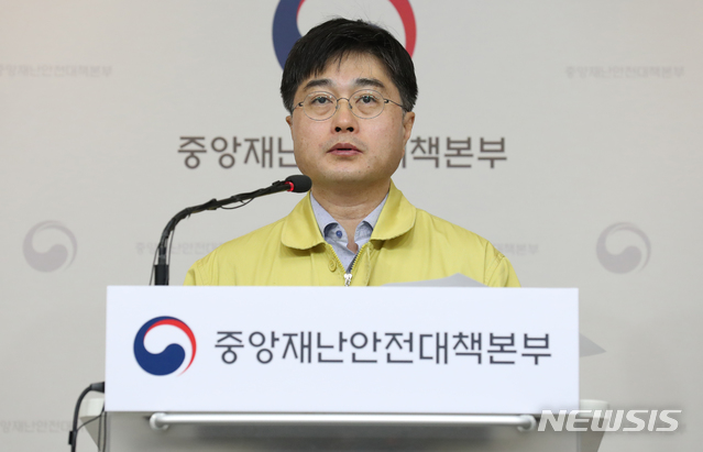 "해외입국자 승용차 귀가 하라"…내일부터 전용버스·열차 지원도