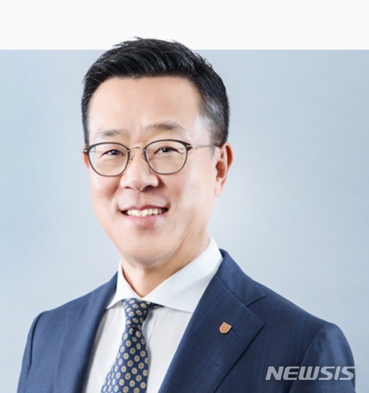 [서울=뉴시스]정문국 오렌지라이프 사장이 금융권 연봉 1위에 이름을 올렸다.2020.03.30.(사진=오렌지라이프 홈페이지)photo@newsis.com 