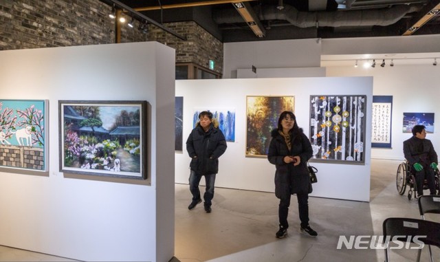 [서울=뉴시스] 제30회 대한민국장애인문학상∙미술대전 작품 공모. 사진=작년 대한민국장애인 미술대전 작품전 캡처. 2020.3.31. photo@newsis.com