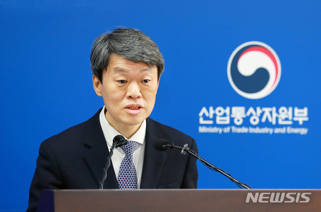 [서울=뉴시스]나승식 산업통상자원부 무역투자실장이 1일 정부세종청사에서 열린 수출입동향 관련 브리핑에서 기자들의 질문에 답하고 있다. (사진=산업통상자원부 제공) 