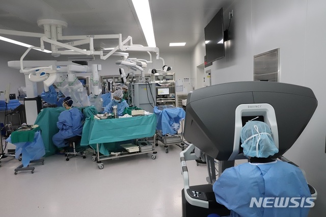  용인세브란스병원의 로봇수술 장면.
