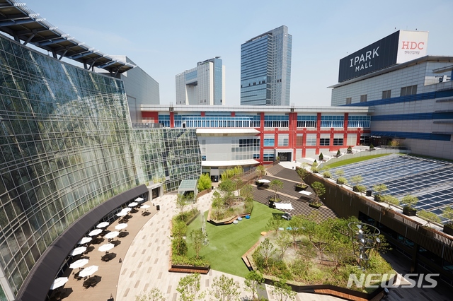 [서울=뉴시스]아이파크몰 내 '더 가든' 