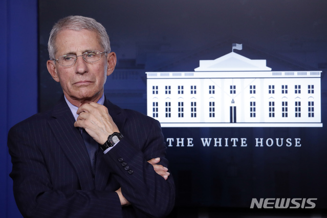[워싱턴=AP/뉴시스]앤서니 파우치 미 국립알레르기감염병연구소(NIAID) 소장. 2020.04.03.