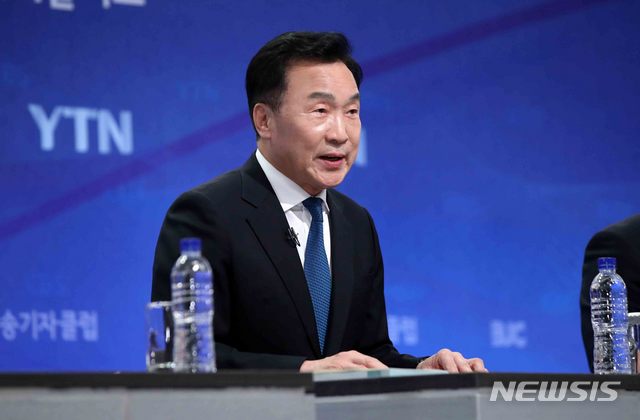 [서울=뉴시스]김선웅 기자 = 손학규 민생당 상임선대위원장이 3일 오후 서울 양천구 목동 방송회관에서 열린 한국방송기자클럽 초청 토론회에서 발언을 하고 있다. 2020.04.03. mangusta@newsis.com