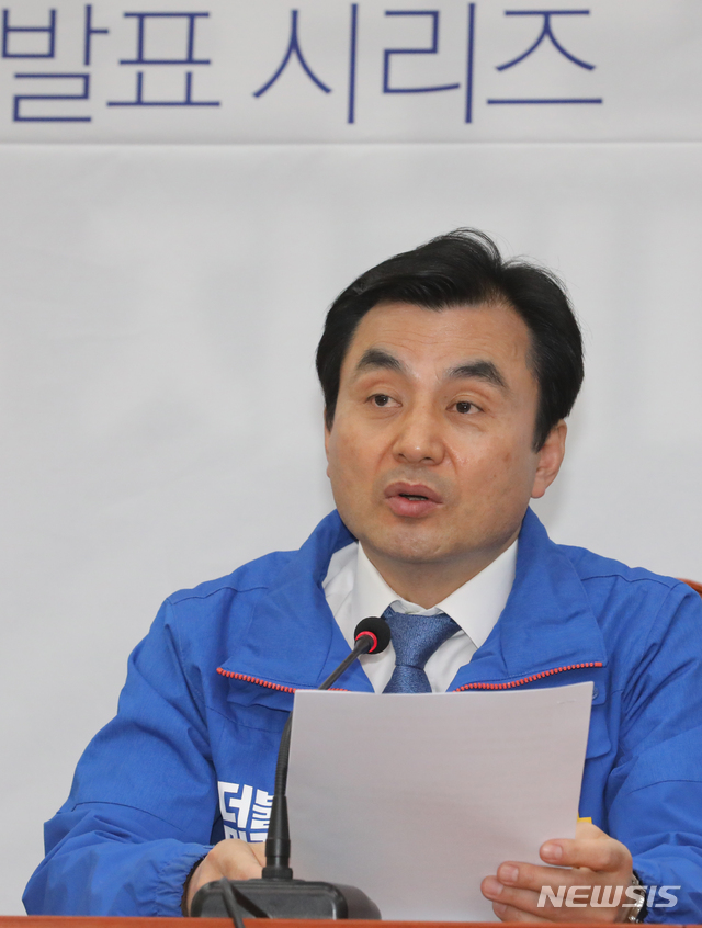 [서울=뉴시스]김명원 기자 = 안규백 더불어민주당 의원. 2020.04.05. kmx1105@newsis.com