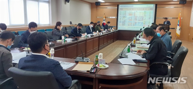 [대전=뉴시스] 대청호오백리길 관광활성화 방안 연구용역 착수보고회가 8일 오후 대전 중구 선화동에 있는 대전세종연구원 대회의실에서 열리고 있다. 