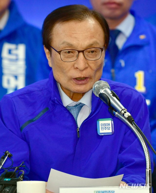 [광주=뉴시스] 류형근 기자 = 21대 국회의원 선거를 7일 앞둔 8일 오전 광주 서구 더불어민주당 광주시당에서 민주당·더불어시민당 합동선거대책위원회가 열린 가운데 이해찬 대표가 모두발언을 하고 있다. 2020.04.08. hgryu77@newsis.com