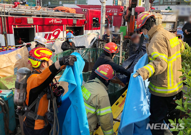 부산 하수도 공사장서 인부 3명 유독가스 질식 사망