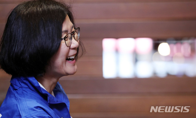 [서울=뉴시스]박주성 기자 = 제21대 국회의원 선거 권인숙 더불어시민당 비례대표 후보가 9일 오전 서울 여의도 한 카페에서 뉴시스와 인터뷰를 하고 있다. 2020.04.09. park7691@newsis.com