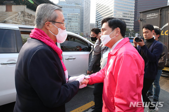 [서울=뉴시스] 장세영 기자 = 김종인 미래통합당 비대위원장과 지상욱 전 의원. 2020.04.10. photothink@newsis.com