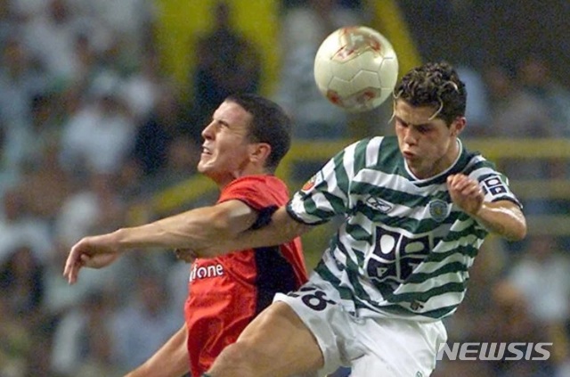 [서울=뉴시스] 스포르팅 시절 호날두가 맨유와의 프리시즌 친선경기에서 강한 인상을 남겼다. (캡처=영국 더선)